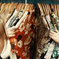 Francuska staje na put "brzoj modi": Zabranjuje reklamiranje i uvodi ekološku naknadu za jeftinu garderobu