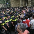 Otkazana sednica gruzijskog parlamenta zbog upada demonstranata u zgradu