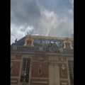 VIDEO Požar u krovištu Versaja u Parizu: Ubrzo ugašen, zbirka nije oštećena