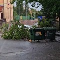 Olujno nevreme iz Slovenije stiglo u Hrvatsku: Snažan vetar rušio stabla i kante za smeće, grad lomio vetrobrane