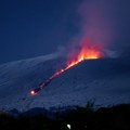 Lava i sneg u neverovatnoj kombinaciji: Skijaši na korak od opasnosti kod vulkana Etna, snimci su spektakl