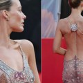 Margot Robbie u “naked” haljini Giorgio Armani Privé – modni trenutak o kojem bruji svet