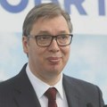 Vučić objavio snimak kako vozi auto (VIDEO)