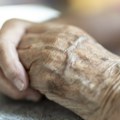 Ništa skupi lekovi i suplementi: Žena koja je napunila 111 godina otkriva tajnu dugovečnosti - jedite 3 oraha svaki dan