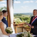 Srbi sada angažuju i lažne matičare! Na prvi pogled, ideja da se prekrstiš, ali kada malo bolje razmisliš... Evo ko i zašto ih…