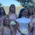 Sve su u različitim nijansama ružičaste, a samo mlada u belom! Evo kako su izgledale deveruše na gala venčanju Tamare Kalinić…
