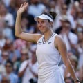 Ko je Linda Noskova, nova šampionka Vimbldona: Devojka sa sela koja je sreću pronašla u Zanzibaru