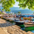 Neverovatan prizor u Crnoj Gori, Aladin stigao na more: Peškir nije bio dovoljan, na drugi način rezervisao plažu
