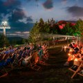 Ova julska nedelja na Gold gondoli donosi muziku, bioskop pod zvezdama i kabare Kapor
