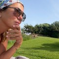 "Tehnički, radim od kuće" Branka Nevistić voli milionera i uživa na ogromnom imanju: Pokazala kako leži u dvorištu, grudi u…