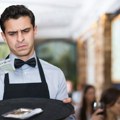 Na čijoj ste strani? Iz restorana na Jadranu izbacili četiri gosta! Objašnjenje konobara "zapalilo" mreže