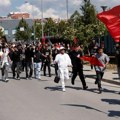 Протест испред ЕУЛЕКС-а у Косову Пољу: Демонстранти гађају објекат камењем, једна особа ухапшена