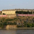Mladić pao sa bedema Petrovaradinske tvrđave, svestan prebačen u bolnicu