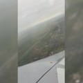 Olujni oblak iznad Beograda snimljen iz aviona: "Prvo je izgledalo kao magla, a onda su se spojili nebo i zemlja" (video)