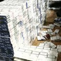 FOTO Velika zaplena na Batrovcima: Više od 3.000 paklica cigareta pronađeno u autobusu koji je putovao sa KiM, dve osobe…