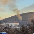 Požar u Rakovici: Kulja crni dim, vatrogasci na terenu FOTO