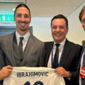 I FSS se poklonio Ibrahimoviću: Čelni ljudi srpskog fudbala mu poklonili dres sa brojem 10