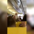 "Beg iz pakla": Dve porodice se potukle usred aviona, mnogim putnicima pozlilo, a tek da čujete razlog! Avion prinudno sleteo…
