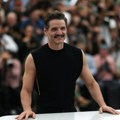 Pedro Paskal snimljen kako leti ekonomskom klasom: Trenutno najveća zvezda Holivuda je „čovek iz naroda“ (VIDEO)