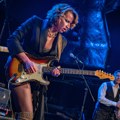 Žena za koju je Brus Springstin rekao da je pakleno dobra gitaristkinja: Ana Popović opet u Bitef Art Cafeu