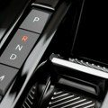 Automobili s automatskim menjačem: Da li treba povući ručnu kočnicu pre gašenja vozila?