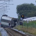 U sudaru voza i cisterne u Danskoj poginula jedna osoba, 27 povređeno