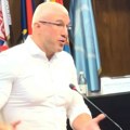 Uhapšen Miša Bačulov, osumnjičen da je sinoć predvodio napad na policiju u Novom Sadu