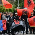 Albanci u Kosovskoj Mitrovici slave na ulicama posle pobede nad Srbijom u kvalifikacijama za Mundijal