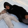 Pevačica se udala za milionera, pa se sa njim vratila u Ameriku i pokazala zimsku idilu: Šestomesečnu ćerku obukla u skafander…