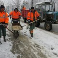 Zimska služba JKP „Šumadija“ na terenu: Ulice i trotoari se redovno čiste od snega