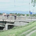 (VIDEO) Stari most na Ibru nebezbedan za korišćenje: "Početak radova njima treba za neko slikanje"