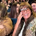 Branka Nevistić u prvom redu sa Miškovićevom ćerkom Bivša voditeljka sa Ivanom na koncertu Jakova Jozinovića: Šejlu muž ljubi…