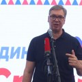 Vučić u Alibunaru: Najavio put do Temišvara, niže cene lekova, nova ulaganja i govorio o izborima