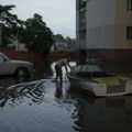 Prve žrtve poplava nakon rušenja brane u Hersonu Dramatična situacija (foto)