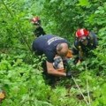 Žena pala niz liticu od 60 metara: Drama kod Mionice - vatrogasci na licu mesta (foto)
