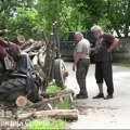 Misterija u selu kod Prokuplja: Saši sipaju pesak u rezervoar, prevrću traktor i ruše ćumuranu: Meštani sela sumnjaju samo…