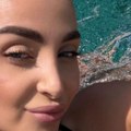 Au! Muškarci će posle ovoga potpuno odlepiti: Skinula se Maja Berović, opasana je "pištoljem", gori u bikiniju
