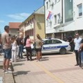 Skup podrške Jovanu Radojčiću ispred policijske stanice u Pećincima