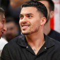 Luda scena Nemanje Radonjića na severnoj tribini, povređen došao među Delije i zgrabio megafon u ruke