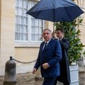 Francuski premijer pokušao da dobije podršku za opstanak vlade, glasanje o poverenju zakazano za 8. septembar