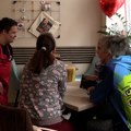 "Zvuci srca": Kako radi inkluzivni kafić u Pančevu