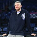 Kondicionom treneru Efesa stalo srce na terenu, bori se za život