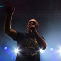 "Ne idemo nigde, ima nas gomila!": Goblini sa Savršenim marginalcima zapalili Luku Beograd
