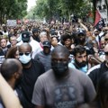 Париз: Стотине демонстраната марширало против полицијског насиља упркос забрани