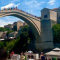 Jezive scene u Mostaru! Žena gledala skokove sa Starog mosta, pa pala niz stene u Neretvu i poginula