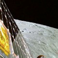 Indijski rover izašao iz svemirske letelice da istražuje površinu Meseca (foto)