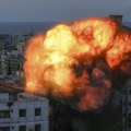 Raketni napad na centralni deo Izraela Sirene i eksplozije odjekuju Tel Avivom, dva miliona ljudi u skloništima