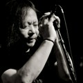 Preminuo muzičar Damo Suzuki, bivši frontmen benda „Can“: „Njegova bezgranična kreativna energija dirnula je mnoge…