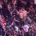 Pesničenje na UFC meču na sve strane Navijač brutalno "patosirao" dvojicu, ostali se uključili, nastao haos (video)