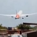 Avion nije imao šanse da poleti! Jeziv snimak pada Boinga 787! (video)